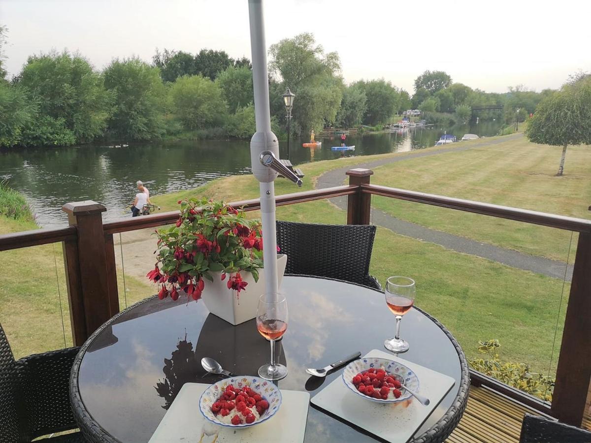 Bend In The River Lodge *